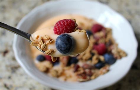 Yogurt, Granola & Berries « INDULGE