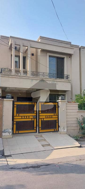 6 Marla Facing Park House For Sale Sui Gas Available Central Park