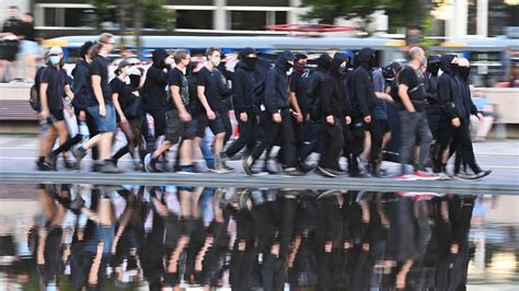 Leipzig Antifa Demo in Sachsen Polizei mit Großaufgebot