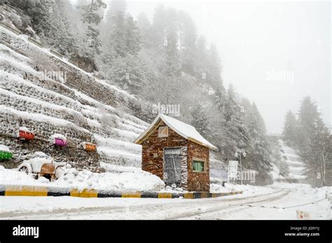 Murree Ayubia Road In Winter Near Islamabad Pakistan Stock Photo Alamy