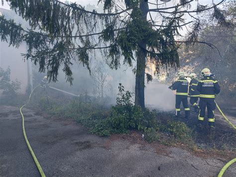 Brand Drohte Auf Kirche Berzugreifen Feuerwehr Einsatz In Wiener