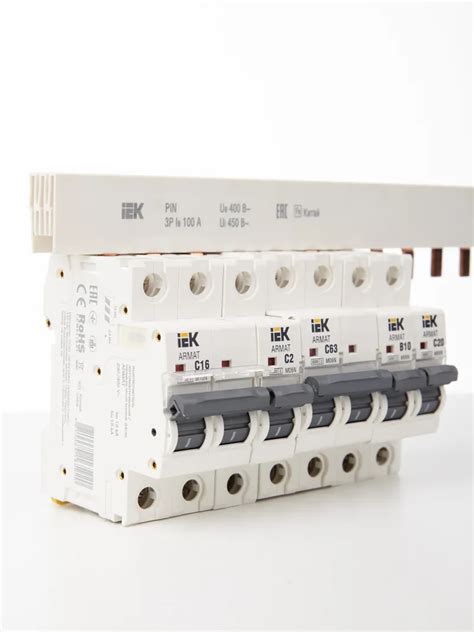 Шина соединительная PIN 1п 63А (дл.1м) IEK YNS21-1-063 Купить онлайн в ...