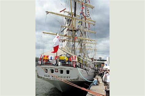 Le Dar Mlodziezy de la Pologne à Rouen Barcos Veleros