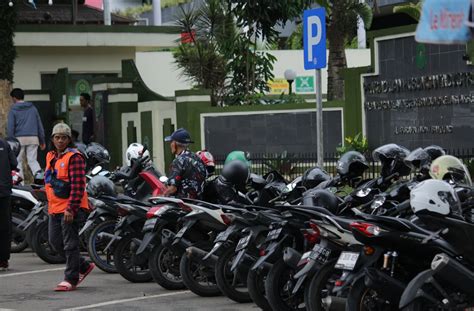 Dishub Kota Cimahi Berikan Pembinaan Untuk Pengaturan Parkir Yang Lebih