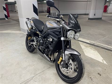 Купить б у Triumph Street Triple инжектор 6 передач в Москве серый naked bike 2009 года на Авто