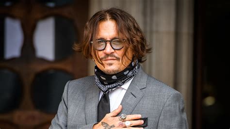 Johnny Depp Cumple 59 Años Y Recibe Sorprendente Regalo Vida Latina