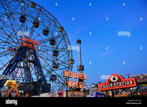 Rueda De Maravilla En El Parque De Diversiones De Coney Island