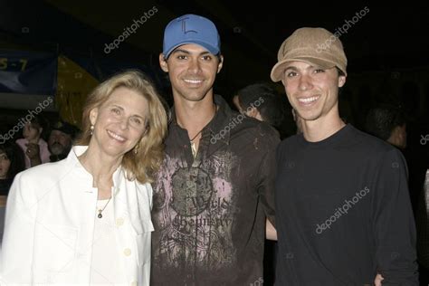 Lindsay Wagner and her sons – Stock Editorial Photo © Jean_Nelson #13002538