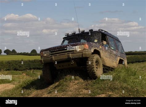 Landrover Discovery Offroading Hi Res Stock Photography And Images Alamy