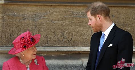 Rainha Elizabeth II e príncipe Harry comparecem a casamento de membro