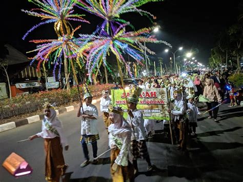 Meriahkan Malam Idul Adha H Kel Gisikdrono Gelar Takbir Keliling