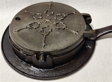 Antique Vintage Philada Cast Iron Waffle Maker With Base Rare Ebay