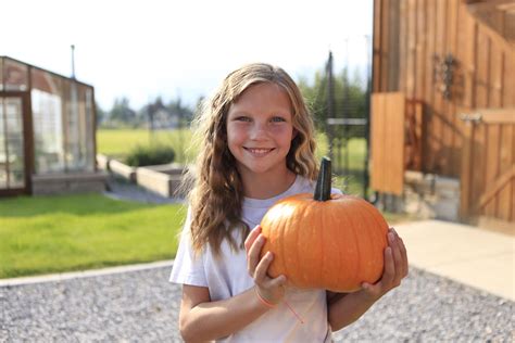 Loyal fans honor the eugene lynden legacy at the gallery 28