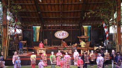 16 November Hari Angklung Sedunia Rekam Jejak Luar Biasa Saung Udjo