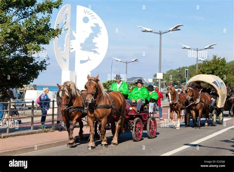 France Pas De Calais Boulogne Sur Mer Coupling Race Stock Photo Alamy