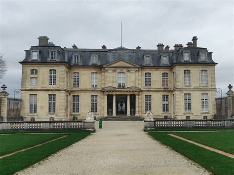 Paris le Château de Champs sur Marne The Other Paths