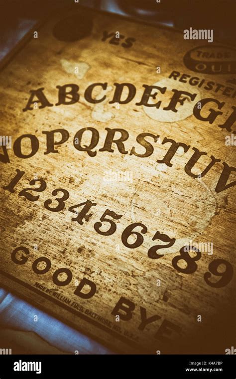 Española Ouija Board Utiliza Para Comunicarse Con Los Muertos