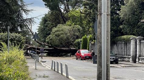 Vento Pioggia E Grandine La Provincia Di Brescia Martoriata Dal