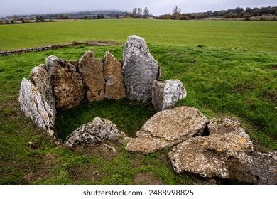 80 395 Burial Monument Royalty Free Images Stock Photos Pictures