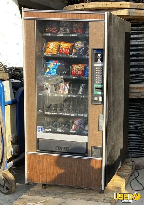 Crane National Vendors 148 Snack And Cookies Vending Machine For Sale