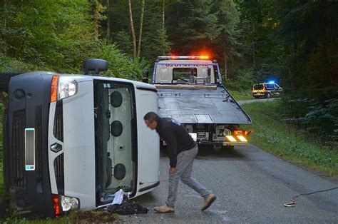 Doubs Tr Pot Une Camionnette Accident E Dans Un Virage Son