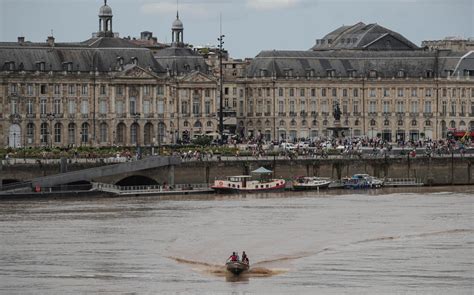 Bordeaux un jeune homme repêché dans la Garonne