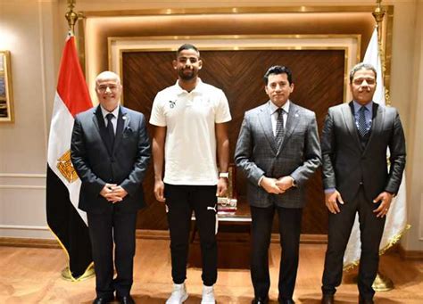 وزير الرياضة يستقبل لاعب المنتخب الأوليمبي المصري اليوم