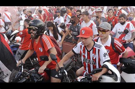 Festejo Multitudinario Con La Caravana Eterna El Club Atl Tico