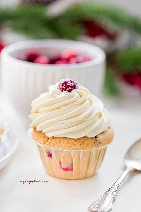 Babeczki z żurawiną i kremem z białej czekolady Baking Food Cupcake