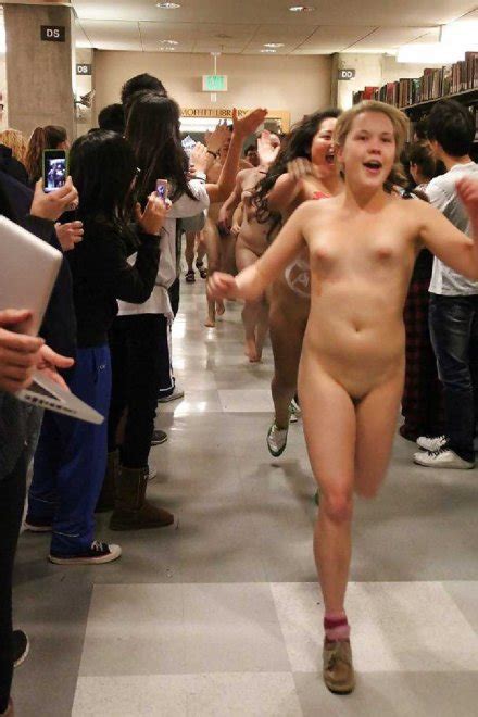 College Streakers Foto Porno Eporner