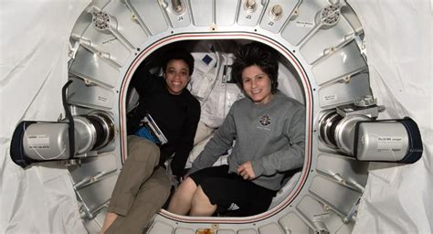 Así Manejan Las Mujeres Astronautas Su Regla En El Espacio