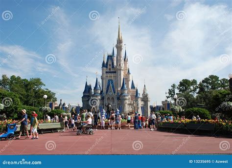 Cinderella Castle Disneyland Anaheim Closeup Signage Editorial Photo ...