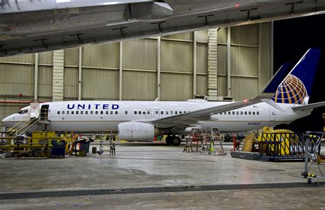 United Airlines Boeing 737 N79521 In The Hangar At San Francisco