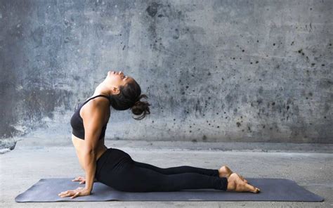 Combate El Dolor De La Cervical Con Tres Posturas De Yoga Fir Vall D