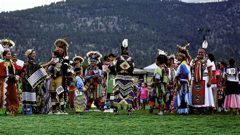 Los Derechos De Los Pueblos Ind Genas En Ecuador Y Colombia