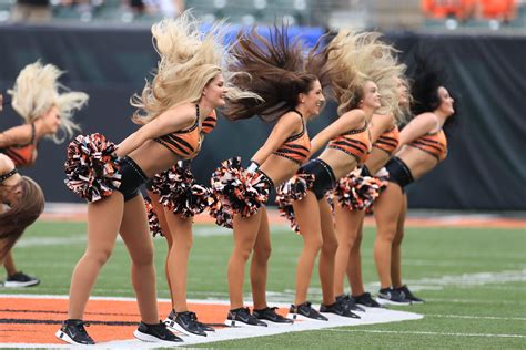 Super Bowl Entenda a história e importância das líderes de torcida no