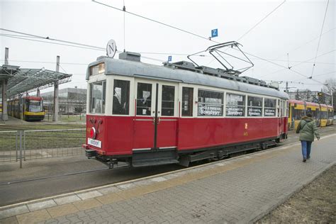 Zabytkowe Tramwaje Na Ulicach Warszawy Wyjad W Rocznic Powstania