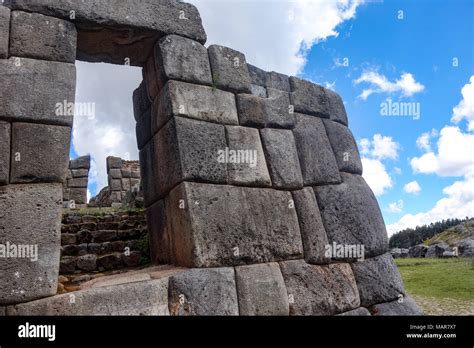 Muros de piedra Inca en el sitio arqueológico de Sacsayhuaman Cusco