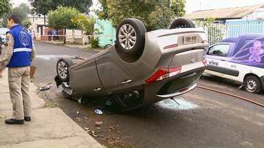 Meio Dia Paran Foz Do Igua U Motorista Perde Controle Da Dire O E