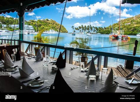 Waterside restaurant marina hi-res stock photography and images - Alamy