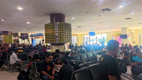 Puncak Arus Keberangkatan Di Bandara SSK II Pekanbaru Tercatat Sebelas