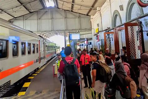 H Lebaran Jumlah Penumpang Kai Commuter Wilayah Surabaya