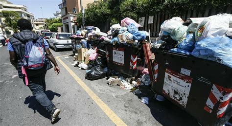 Roma Benvenuti Nella Capitale Dei Rifiuti Fa Caldo Aria