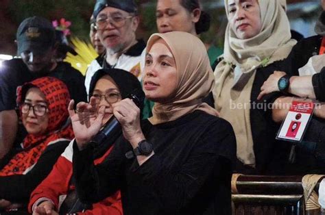 Siti Atiqoh Kampanyekan Ganjar Mahfud Di Kota Madiun Serap Aspirasi