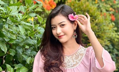 Adinda Halona Biodata Profil Fakta Umur Agama Pacar Karier