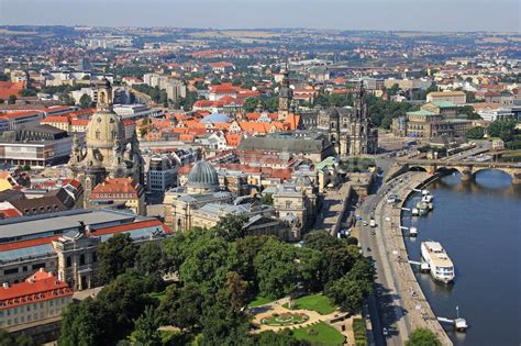 Dresden Aus Der Vogelperspektive Stadtansicht Altstadt Dresden Am Ufer