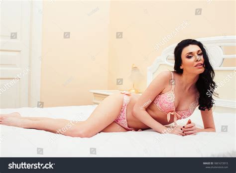 Sexy Beautiful Brunette Woman Lying Bed库存照片1881673915 Shutterstock