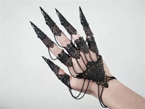 Pin by Morrígan on F Metal glove Hand jewelry Claw gloves