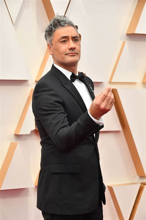 Taika Waititi won Best Adapted Screenplay and tucked his Oscar under ...