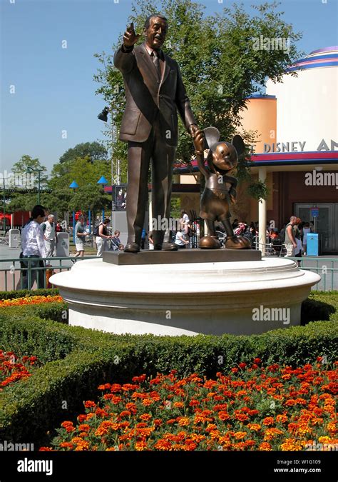 Walt Disney And Mickey Mouse Statue